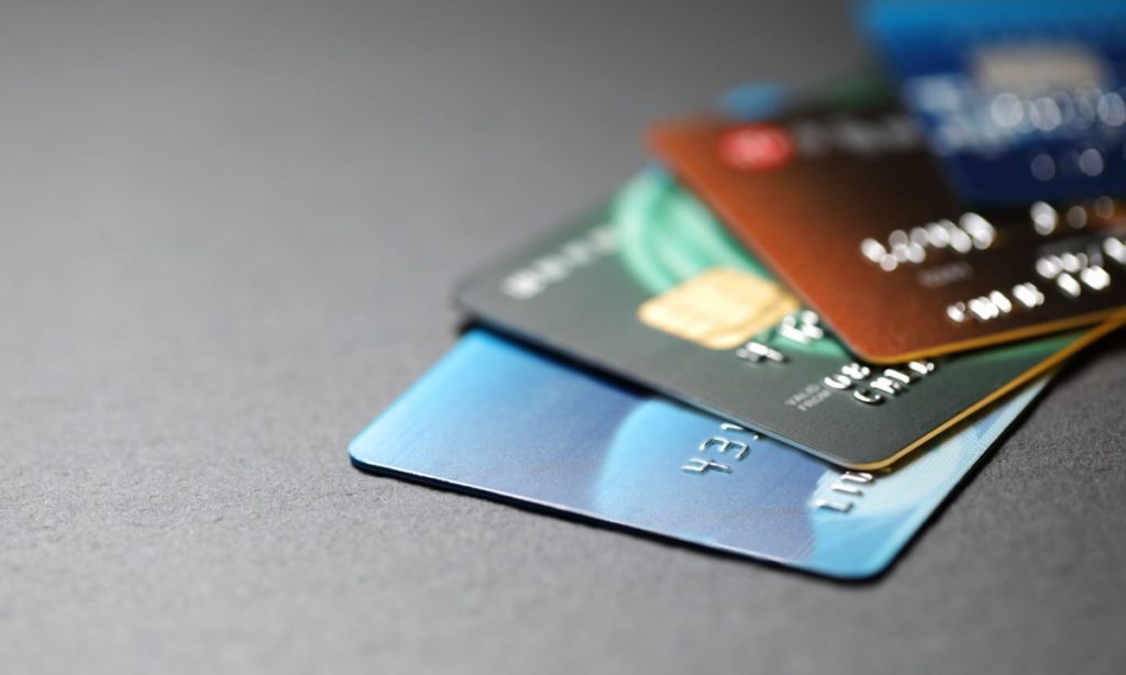 Kako Kreditne Kartice Utiču Na Potrošnju Razlika Između Kreditne I Debitne Kartice