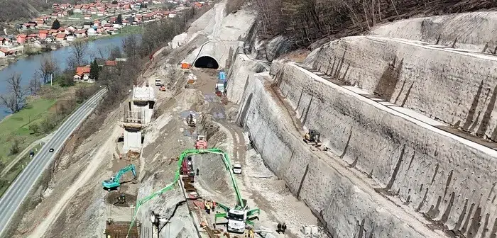 Blokirani u matrixu: Autoput u mreži izgovora Blokirani u matrixu: Autoput u mreži izgovora