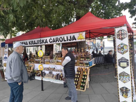 Na Trgu slobode u Tuzli otvoreni „2. Dani meda i ruralnog stvaralaštva Tuzlanskog kantona“