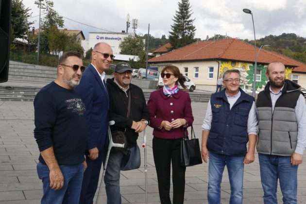 Na Trgu slobode u Tuzli otvoreni „2. Dani meda i ruralnog stvaralaštva Tuzlanskog kantona“