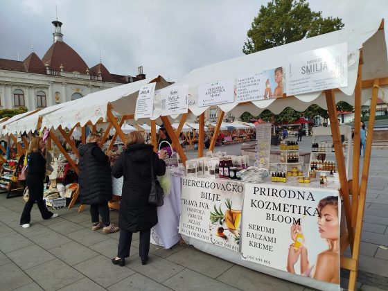 Na Trgu slobode u Tuzli otvoreni „2. Dani meda i ruralnog stvaralaštva Tuzlanskog kantona“