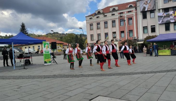 Na Trgu slobode u Tuzli otvoreni „2. Dani meda i ruralnog stvaralaštva Tuzlanskog kantona“