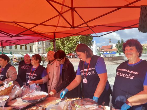 Na Trgu slobode u Tuzli otvoreni „2. Dani meda i ruralnog stvaralaštva Tuzlanskog kantona“