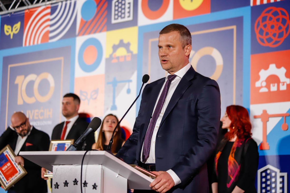 Najuspješnije kompanije i pojedinci iz BiH i regiona nagrađeni na svečanoj ceremoniji ‘100 Najvećih’ Najuspješnije kompanije i pojedinci iz BiH i regiona nagrađeni na svečanoj ceremoniji ‘100 Najvećih’