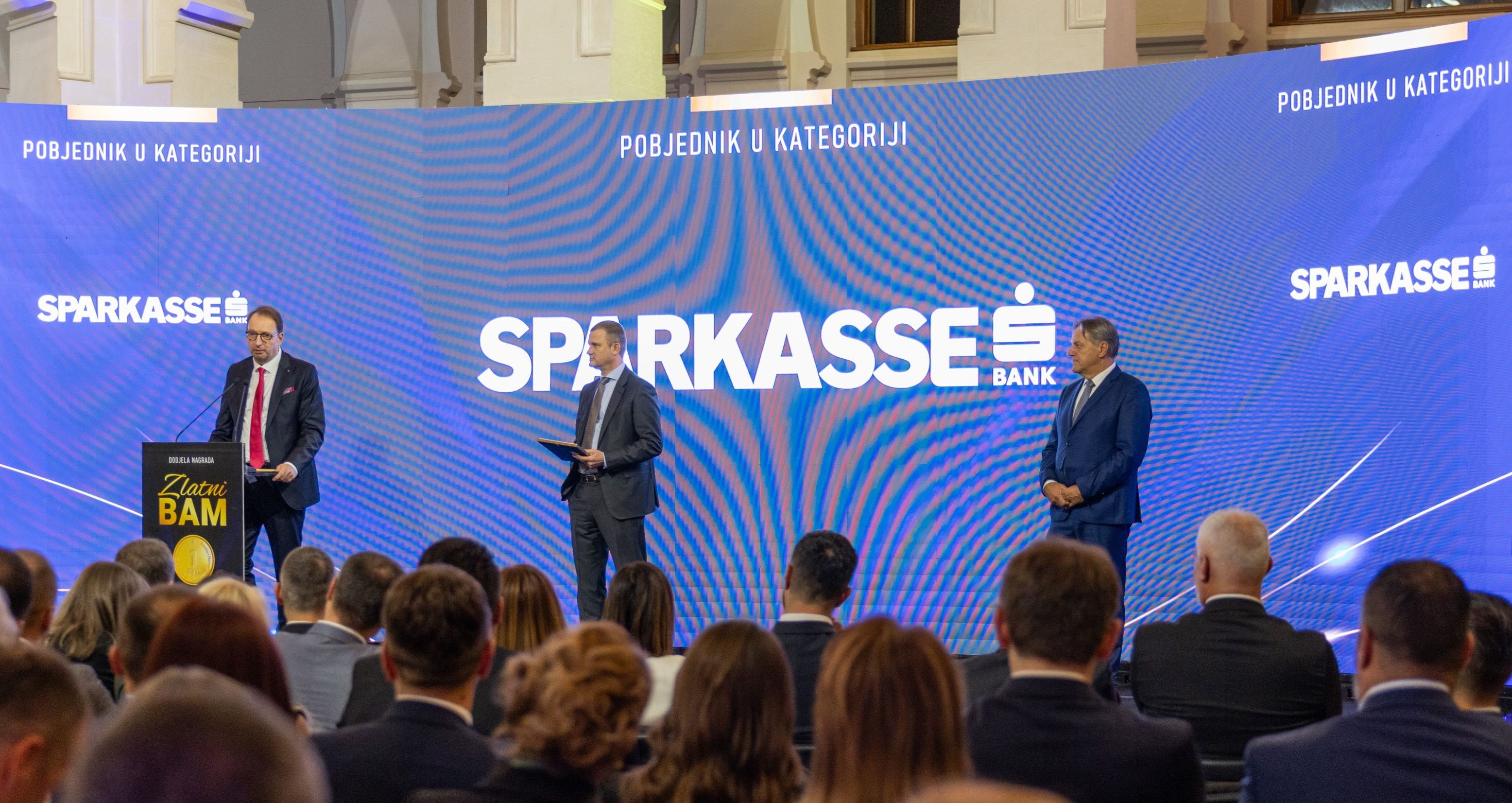 Sparkasse Banka nagrađena za najveći doprinos finansijskoj pismenosti i najbolje eko-partnerstvo među bankama u BiH Sparkasse Banka nagrađena za najveći doprinos finansijskoj pismenosti i najbolje eko-partnerstvo među bankama u BiH