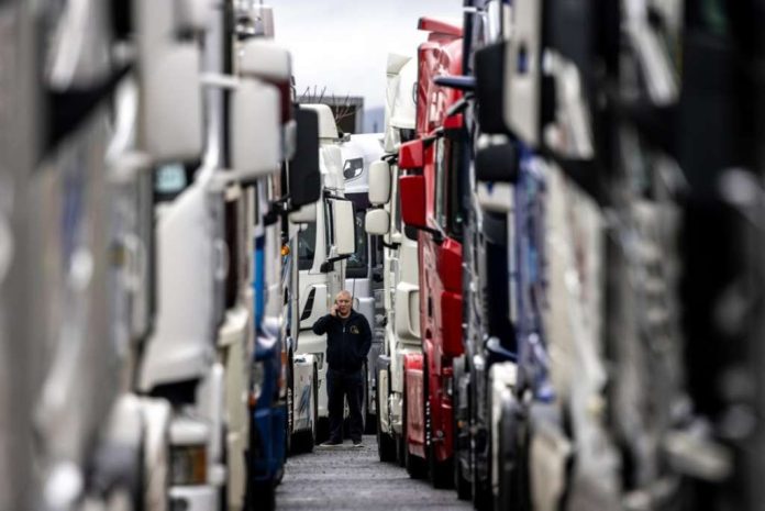 Prevoznici četvrti dan blokiraju granice s EU