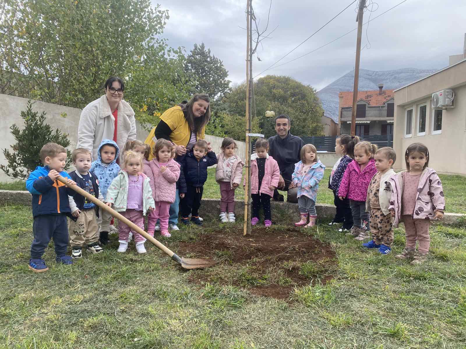 dm podržao deset ekoloških projekata širom BiH dm podržao deset ekoloških projekata širom BiH