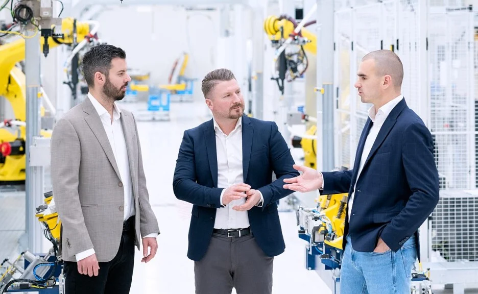 Mate Rimac napušta poziciju CEO-a u Rimcu, zamijenit će ga Nurdin Pitarević Nurdin Pitarević (u sredini) je novi ivršni direktor kompanije Rimac Technology, Marko Brkljačić (desno) je novi operativni direktor