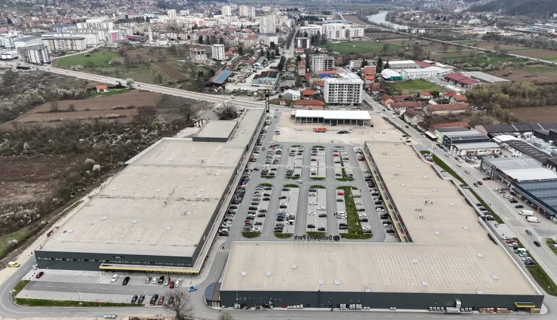 Najveći retail park u BiH se širi: Privlači kupce iz oba entiteta Najveći retail park u BiH iz zraka – Doboj