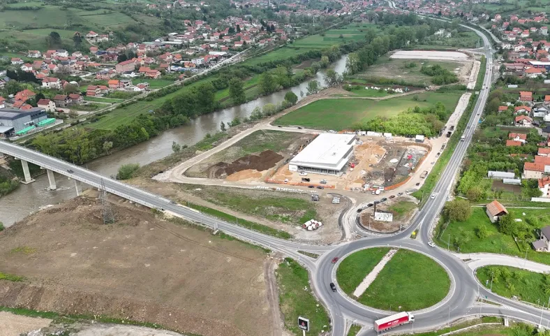 Na 351.000 kvadrata niče najveća šoping zona u BiH: Lidl već završen Velika trgovačka zona u Zenici sa Lidl objektom iz zraka