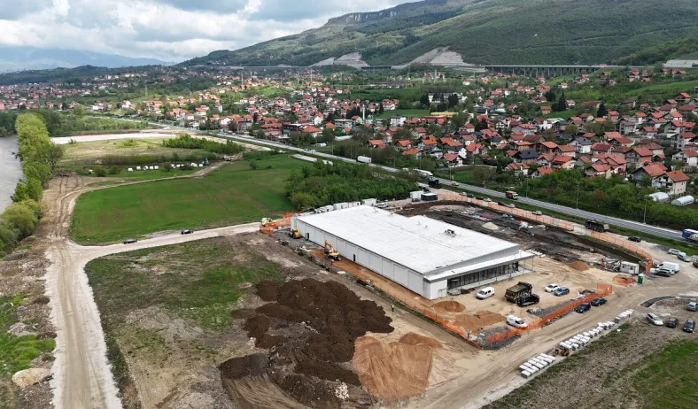 Na 351.000 kvadrata niče najveća šoping zona u BiH: Lidl već završen Poslovna zona Zenica Jug uz autoput Koridor 5C iz zraka