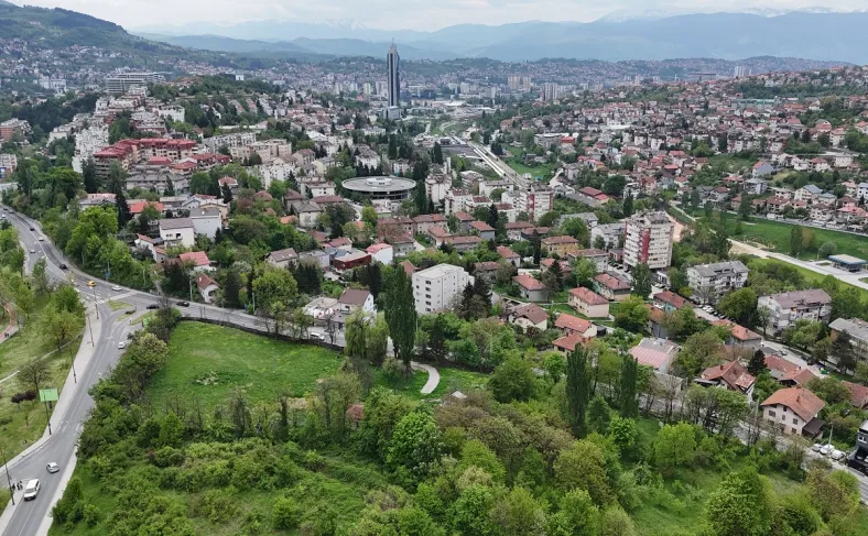 Ovo je parcela u Sarajevu na kojoj je Lidlu zabranjena gradnja: Pogledajte lokaciju Dron pogled na područje planirane gradnje Lidla u Sarajevu
