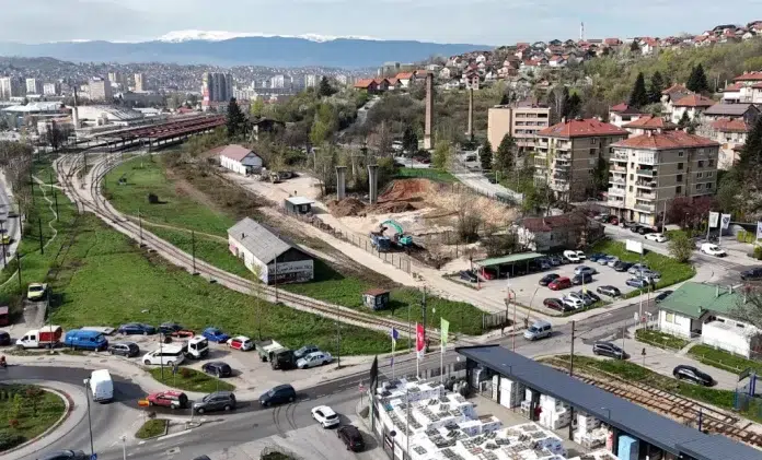 Prva transverzala pred početkom, Penny gradi novi objekat