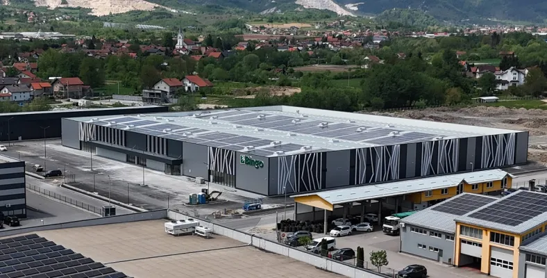 Trgovački bum u srcu BiH: Uz novi Bingo i Lidl – još jedan bh. gigant izgradio tržni centar Savremeni Bingo centar u Vitezu sa solarnim panelima