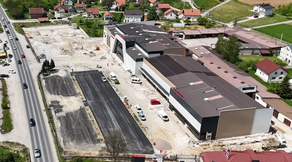 Trgovački bum u srcu BiH: Uz novi Bingo i Lidl – još jedan bh. gigant izgradio tržni centar Trgovački bum u srcu BiH: Uz novi Bingo i Lidl – još jedan bh. gigant izgradio tržni centar